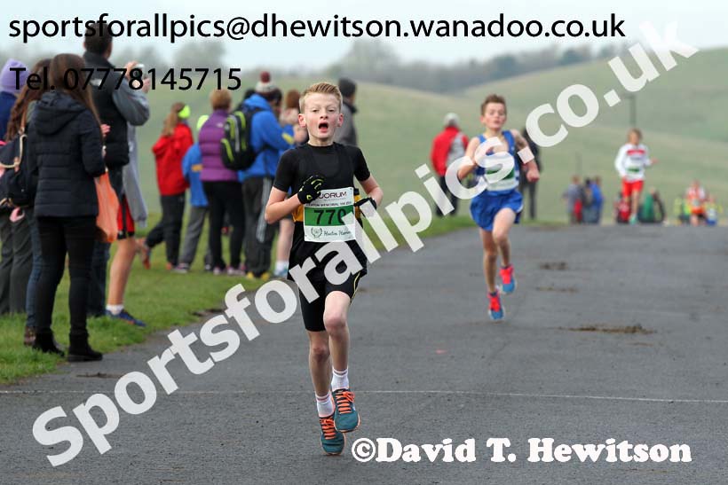 Under-13s Heaton Harriers Memorial Road Race. Photo: David T. Hewitson/Sports for All Pics